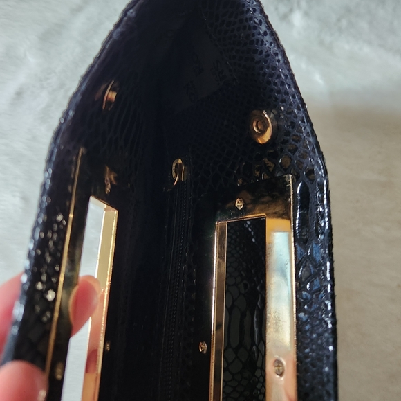 🆕️👛Michael Kors-Python Clutch - Picture 5 of 10